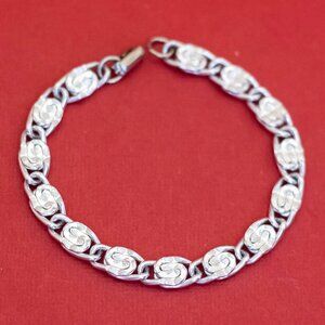 7 inch, Vintage Links Silver Tone Aluminum Bracelet by Sarah Coventry - F38